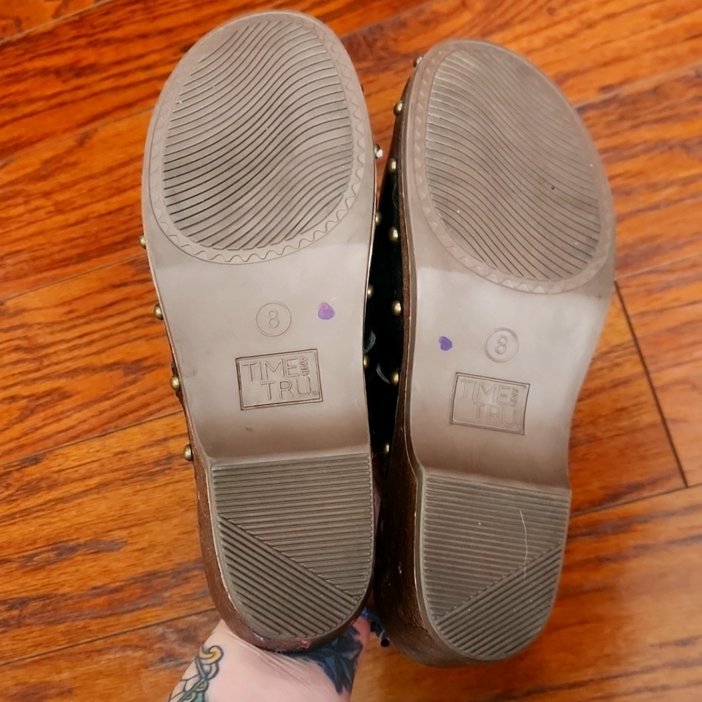 Time and Tru Memory Foam Black Studded Faux Wood Slip On Mules - Picture 5 of 7